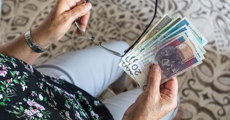 Emerytura. Polacy przechodzą na nią coraz później