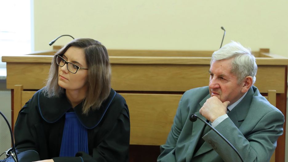 Zbigniew Kuraś i jego pełnomocnik mec. Anna Bufnal na sali sądowej w Nowym Sączu.