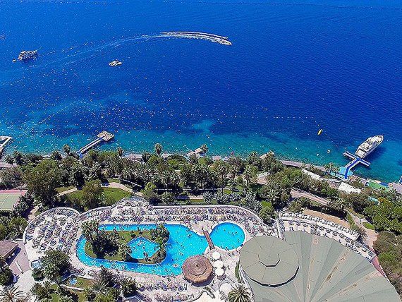 Widok z okien hotelu Bodrum Holiday Resort na Wybrzeżu Egejskim w Turcji 