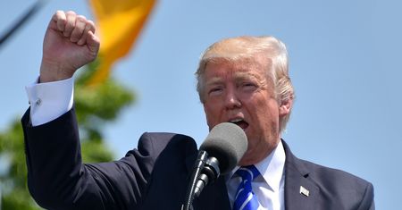 Turcja rozpoczęła inwazję na Syrię. Atak jest efektem wycofania wojsk USA przez Donalda Trump