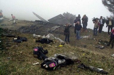 75 osób zginęło w katastrofie wojskowego samolotu