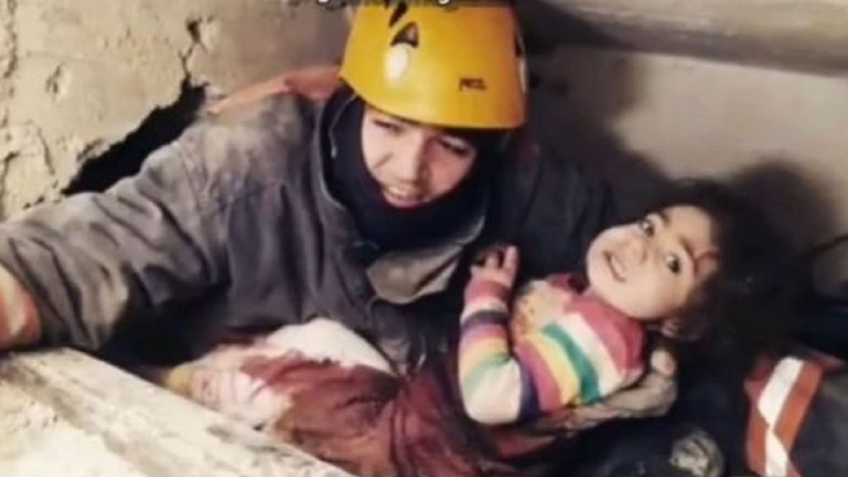 2,5-letnie dziecko spędziło dobę pod gruzami w Turcji.