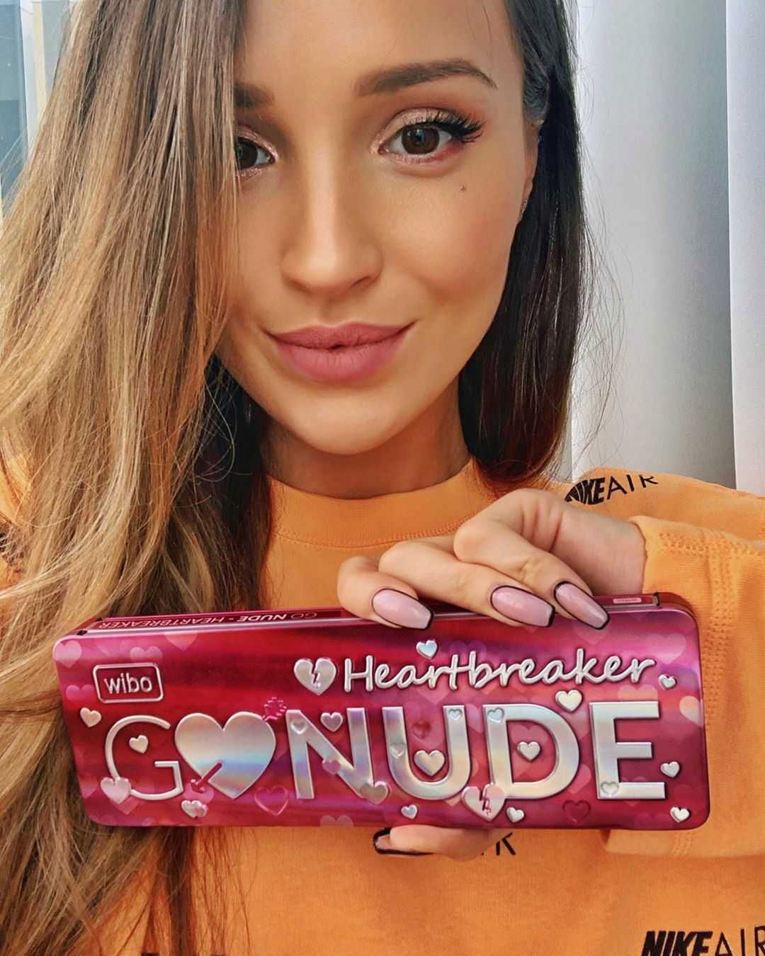 Marina Łuczenko i jej manicure