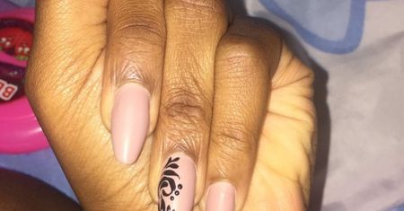 Zrobiła sobie manicure. Internauci oszaleli przez to zdjęcie