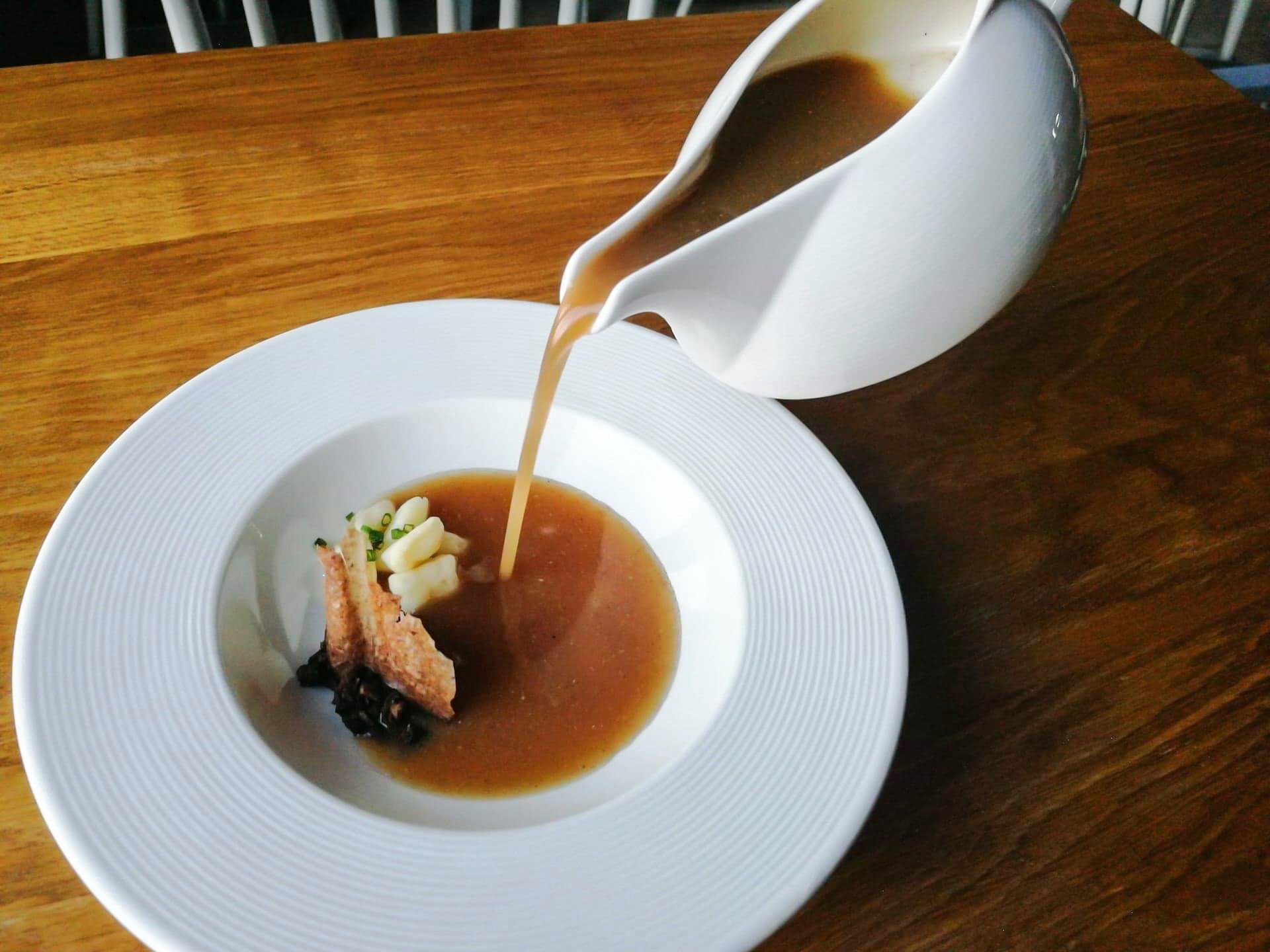 Romantyczna kolacja, rodzinny obiad czy biznesowy lunch? W Skalnym Mieście będą one idealne -  511 BAR & RESTAURANT to miejsce, gdzie spełniają się kulinarne marzenia
