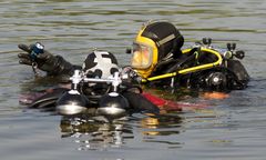 Poszukiwania dwóch nastolatków w pobliżu Szubina. Wyskoczyli do wody