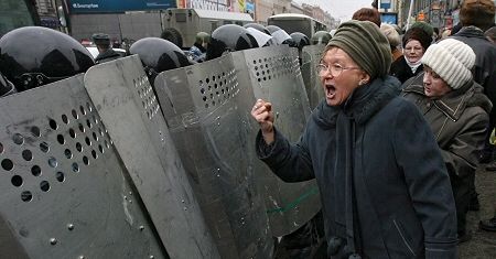 Rozpędzono opozycyjną manifestację w Petersburgu