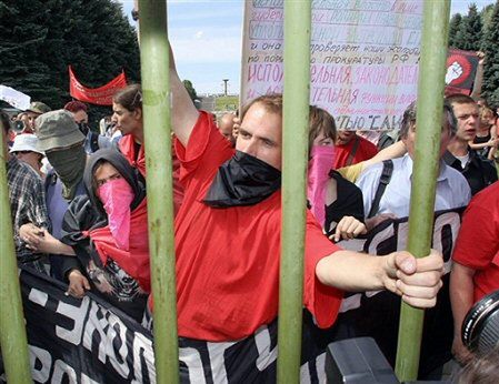 Polski antyglobalista opuścił rosyjski areszt