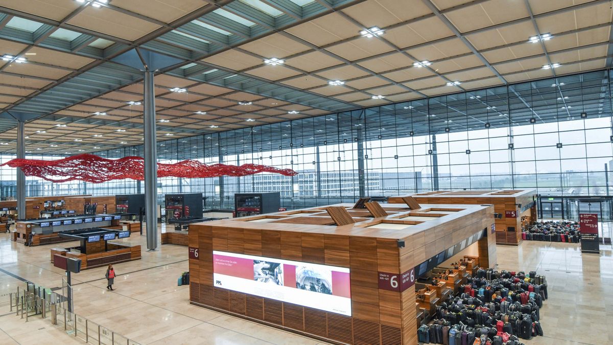 Lotnisko Berlin-Brandenburg zostanie otwarte już za 11 miesięcy. Tak postęp prac wyglądał kilka dni temu