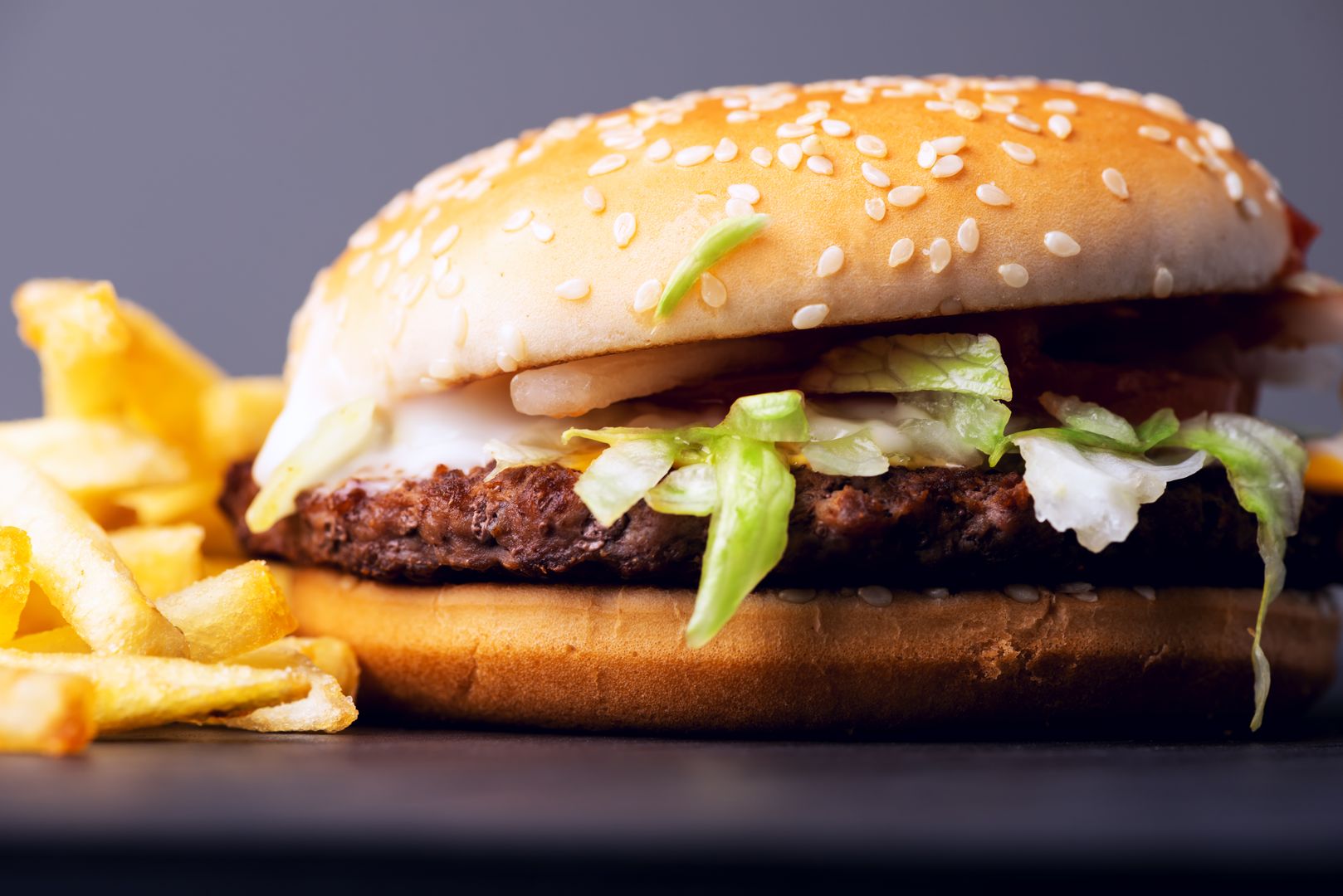 Jedzenie z fast foodu nie ma prawa zgnić po latach? Już wszystko jasne