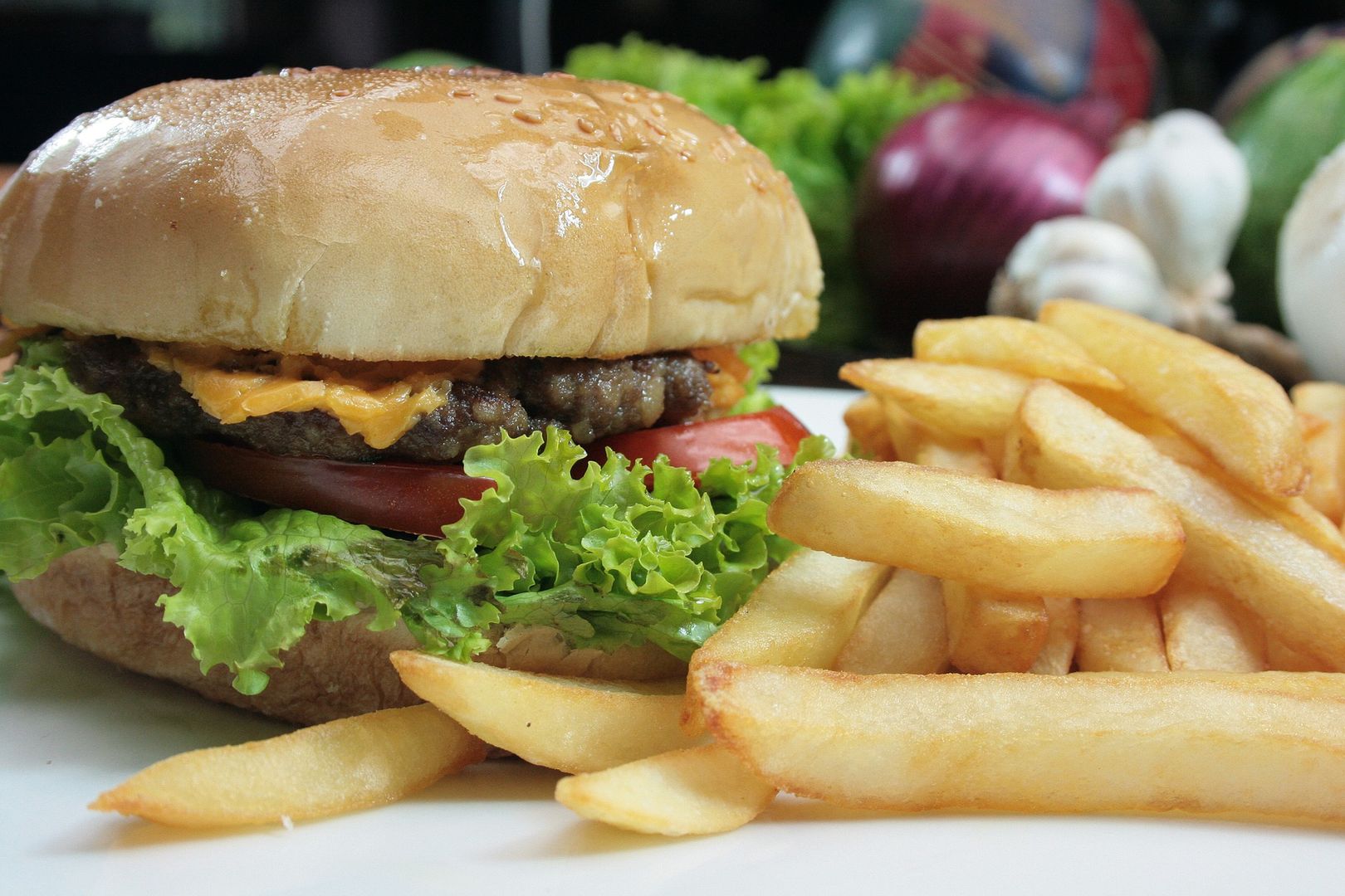 Ryzykant zjadł cheeseburgera i zmarł. Przeliczył się