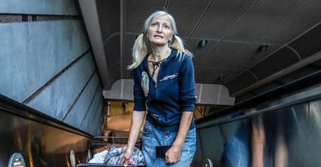 Zebrali tysiące dolarów dla bezdomnej artystki. Nie dostała ani centa