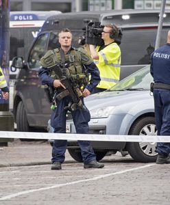 Fińskie patrole z pistoletami automatycznymi M5. "Bez związku z zamachem w Turku"