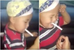 Szokujące nagranie! Matka uczy 2-letniego syna... palenia papierosów