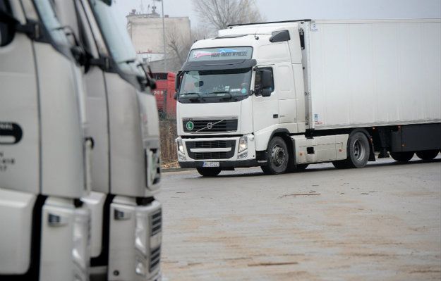 Fatalna pomyłka. Myślał, że skradziono mu tira, więc popełnił samobójstwo. Okazało się, że pomylił parkingi