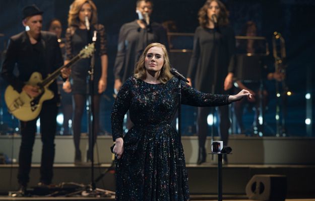 Tylko ona mogła to zrobić! Adele na swoim koncercie puściła kibicom... mecz otwarcia Euro 2016