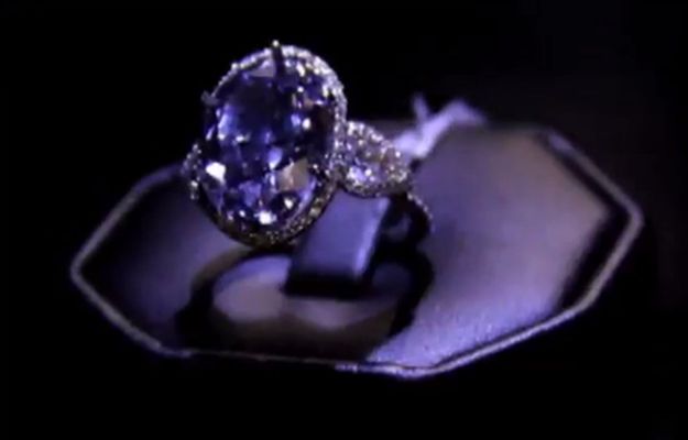 Sprzedano największy na świecie niebieski diament. Jego cena Was zaszokuje