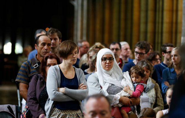 Francja: muzułmanie w kościołach w geście solidarności z katolikami
