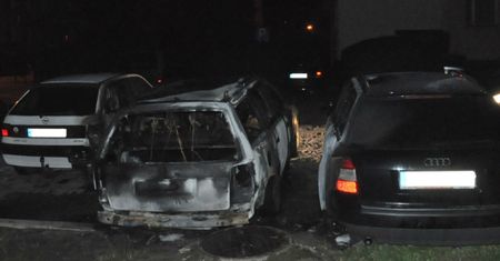 Wlewał paliwo do baku i przyświecał sobie... zapalniczką