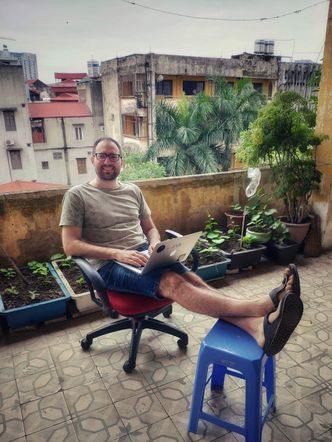 Urlop z laptopem to norma. Wielu Polaków czuje presję, by pracować na wolnym