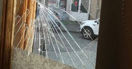 Włocławek. Wybite szyby w biurze PiS