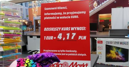 W polskich marketach możesz zapłacić w euro. Ale trzeba uważać na kurs