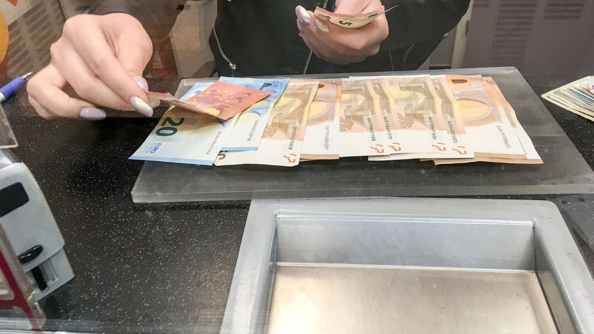 Kursy walut. Co ze złotym?