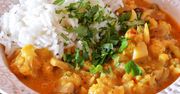 Curry z kalafiorem i cukinią. Obiad w azjatykim stylu