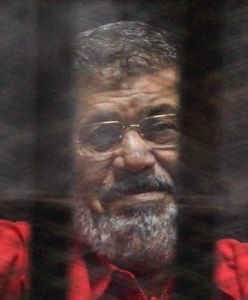 Za kratami zmarł jedyny demokratycznie wybrany prezydent Egiptu. Pochowano go pośpiesznie i po cichu