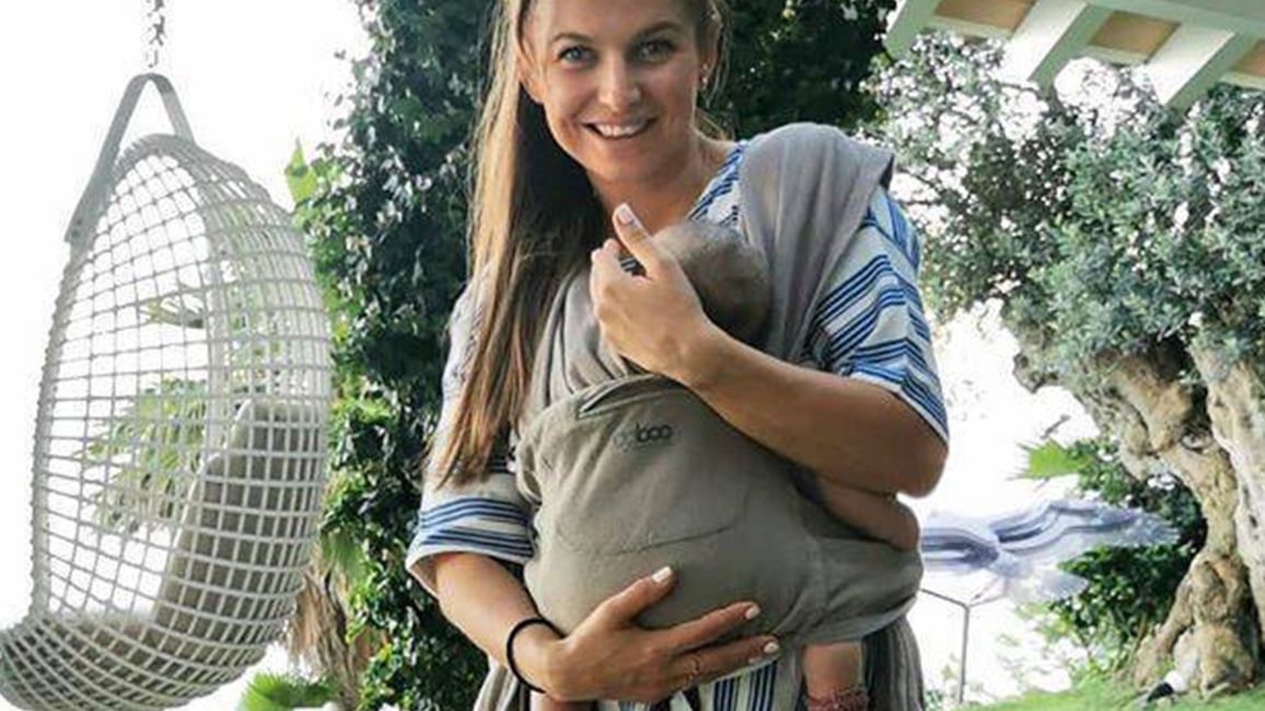 Anna Lewandowska karmi Laurę