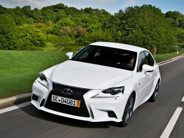 Lexus IS (fot. Materiały prasowe) 