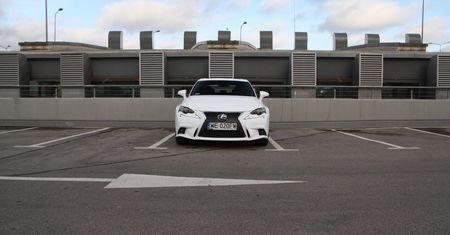 Lexus IS 300h