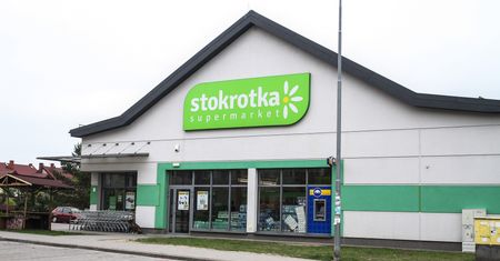 Koronawirus w Polsce. Nowy pomysł Stokrotki. Teraz zakupy zrobisz online