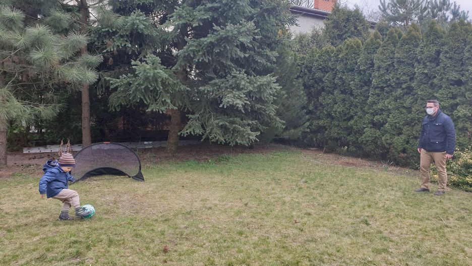 Koronawirus w Polsce. Lekarze i ratownicy izolują się od bliskich. By ich rodzina była bezpieczna