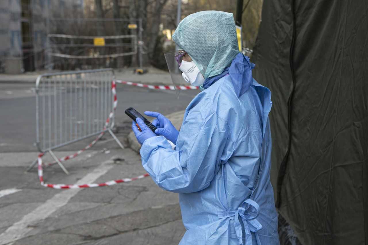 Pielęgniarka po przejściu koronawirusa: Bardzo się boję, ale wracam na front