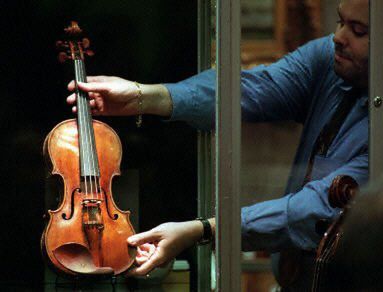 2 mln dolarów za Stradivariusa