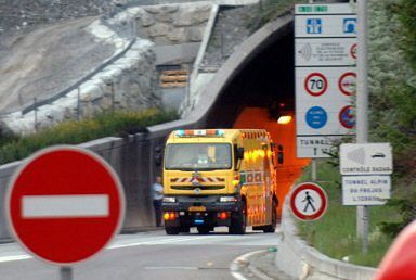 Pożar w alpejskim tunelu - dwie osoby nie żyją