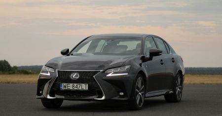Lexus GS 450h vs. Tesla Model S