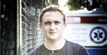 Spotkanie z Pawłem Kapustą. Autor "Agonii" i "Gada. Spowiedzi klawisza" tworzy reportaże z frontu walki z pandemią
