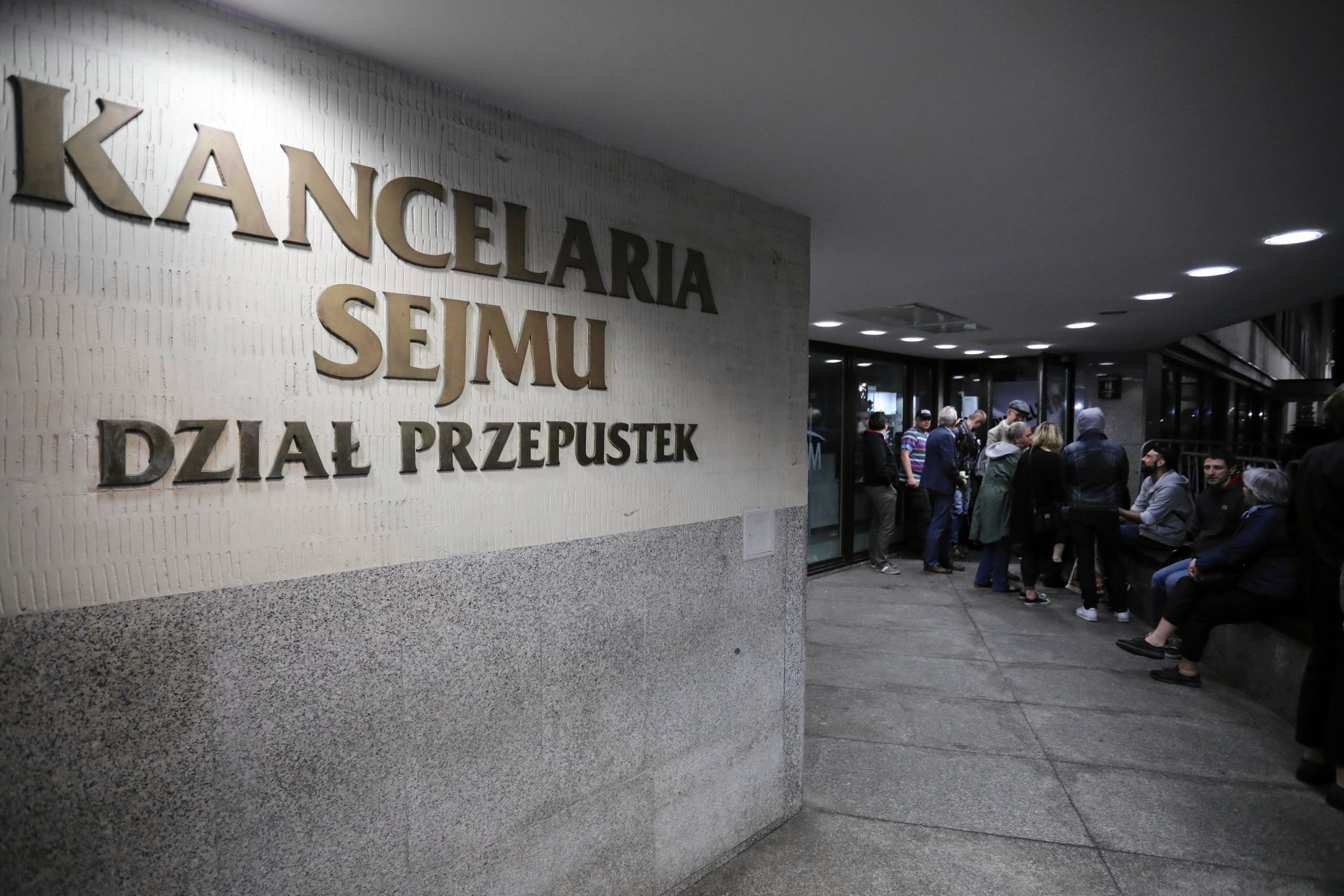 Wstrzymanie przepustek jednorazowych w Sejmie 