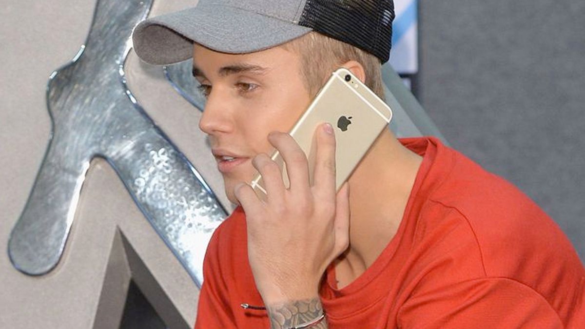 Justin Bieber z telefonem