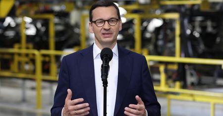 Morawiecki z wizytą w fabryce Opla. Pochwalił decyzję o budowie kolejnej