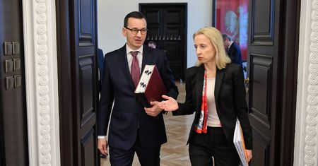 Piątka Kaczyńskiego. Minister finansów nie zgadza się na złamanie reguły wydatkowej
