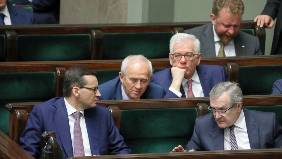 Rząd zwleka z odpowiedzią na ok. 700 interpelacji