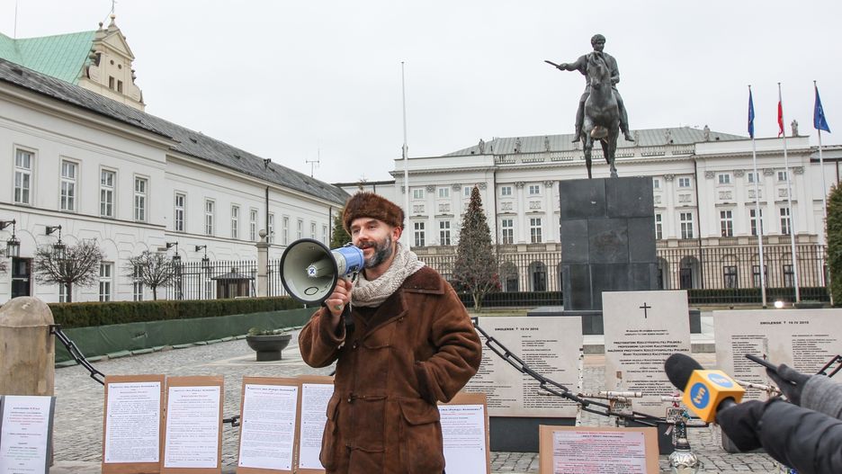 Rafał Suszek to adiunkt w katedrze Metod Matematycznych Fizyki Uniwersytetu Warszawskiego