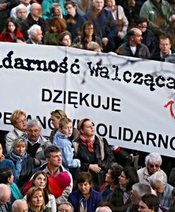 Trzej funkcjonariusze SB oskarżeni ws. ks. Popiełuszki. Podrzucili mu amunicję