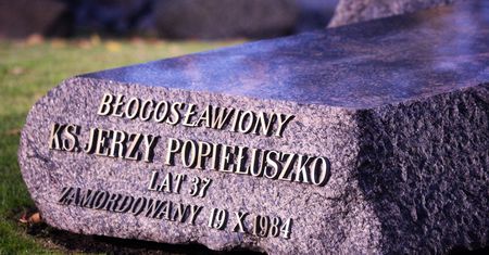 Umorzono sprawę oskarżonych o prowokację wobec ks. Jerzego Popiełuszki