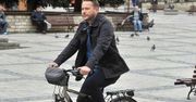 Zmiany w „Ojcu Mateuszu”. Artur Żmijewski żegna się ze starą rolą. Zdjęcia z planu zapowiadają wielki przełom