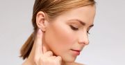 Nowy trend: wypełnianie płatków uszu kwasem hialuronowym