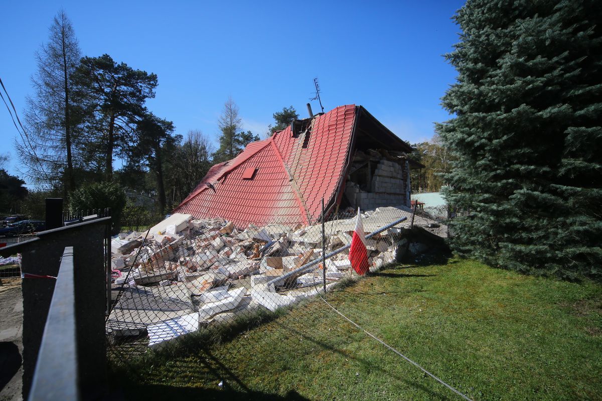 W Tuszynie zawalił się dom. 90-latka godzinę leżała pod gruzami